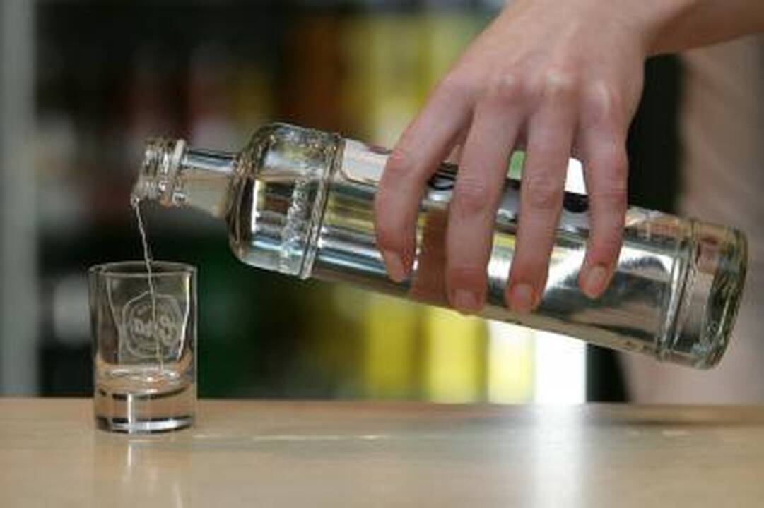 2010-uosius Rusijoje įsigaliojo minimali degtinės kaina