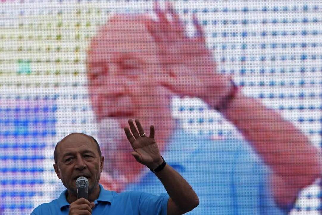 Rumunijoje prasidėjo referendumas dėl apkaltos prezidentui