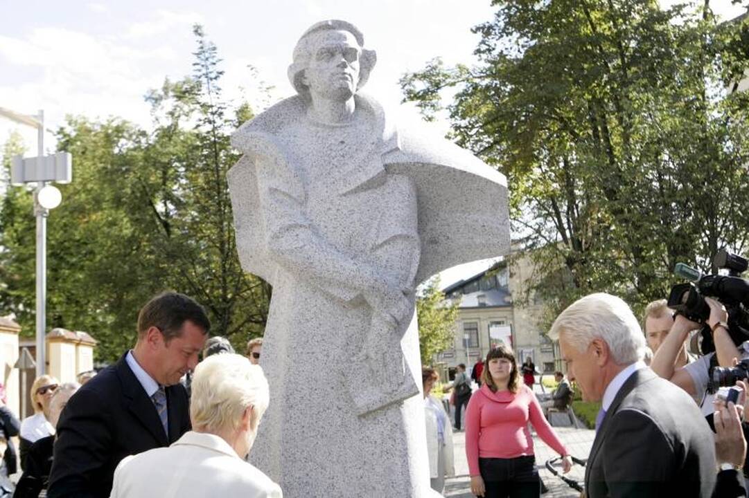 Sostinėje atidengtas paminklas T.Ševčenkai