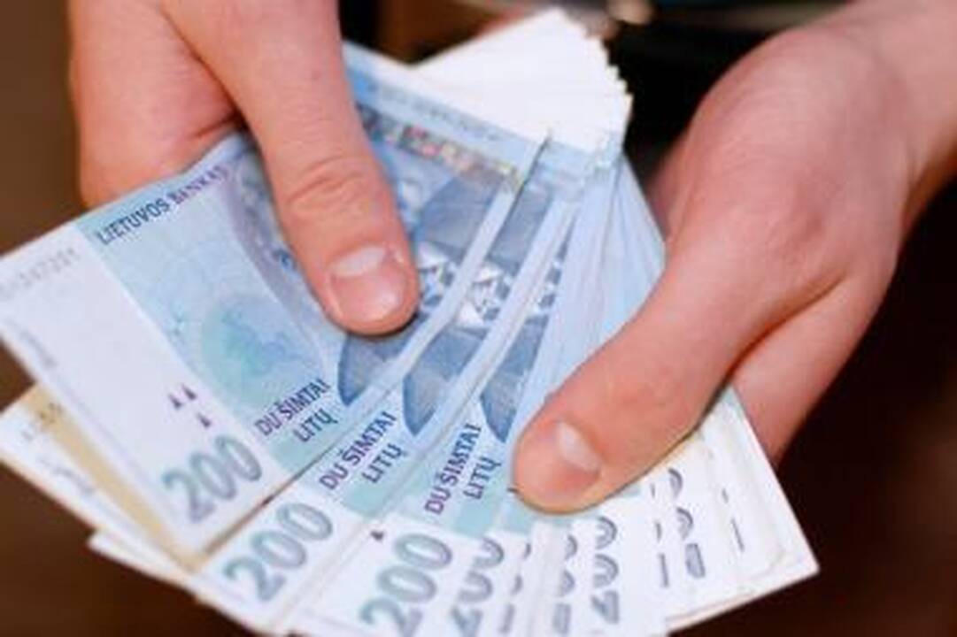 Europarlamentarų padėjėjais tapti vilioja ir geri atlyginimai 