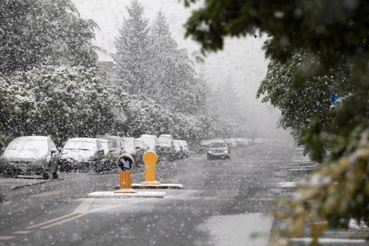 Į Lenkiją sugrįžusi žiema paliko tūkstančius namų be elektros