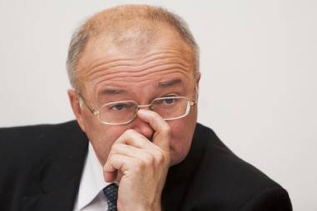 VRK panaikino devynių kandidatų teisinę neliečiamybę