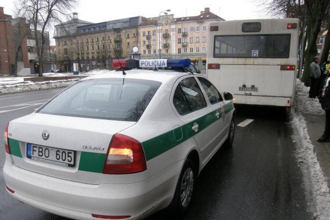 Autobuso durys prispaudė klaipėdietę