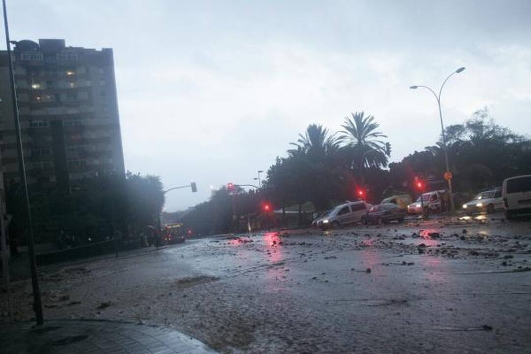 Turistų mėgstamą Tenerifę nusiaubė audra ir liūtys