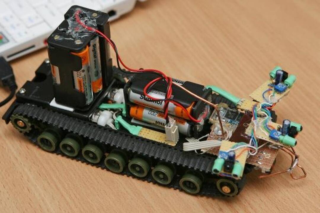 KTU mokosi būsimieji robotų specialistai 