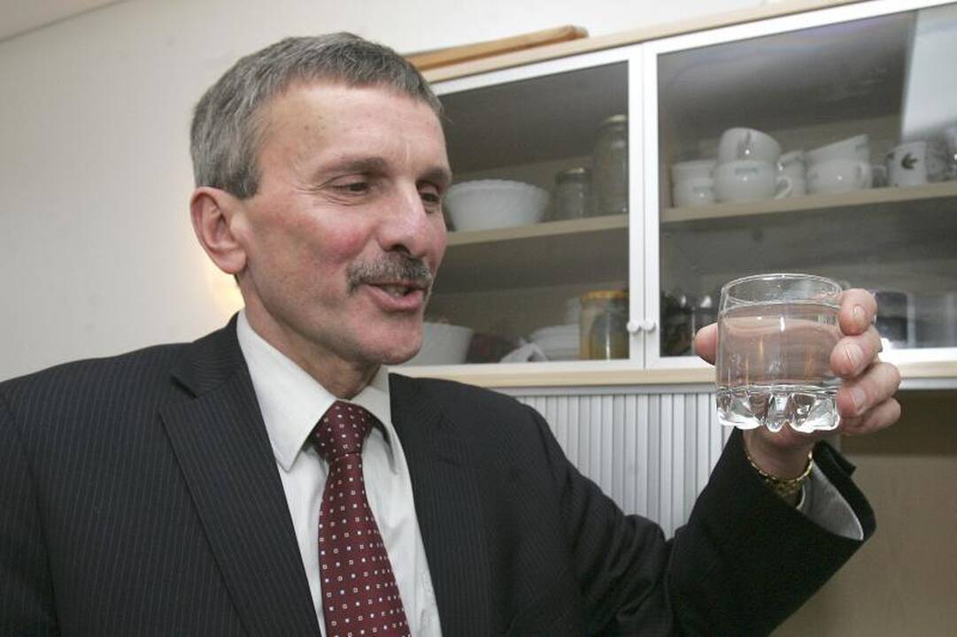 „Kauno vandenys“: rudas vanduo iš čiaupo nekenkia