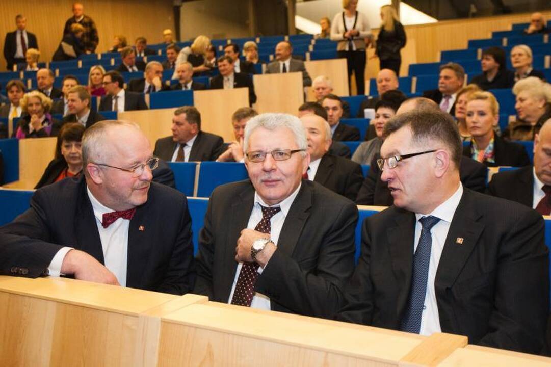 V. Uspaskichas neatsiėmė Seimo nario pažymėjimo