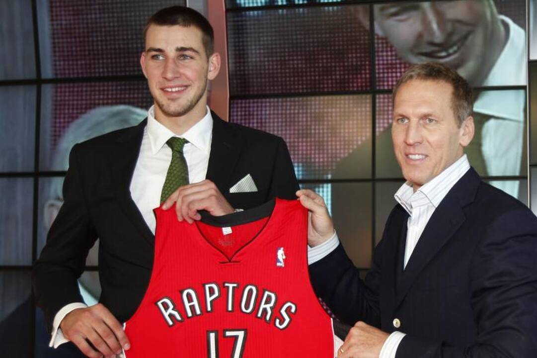 „Raptors“ oficialiai pasirašė sutartį su J.Valančiūnu