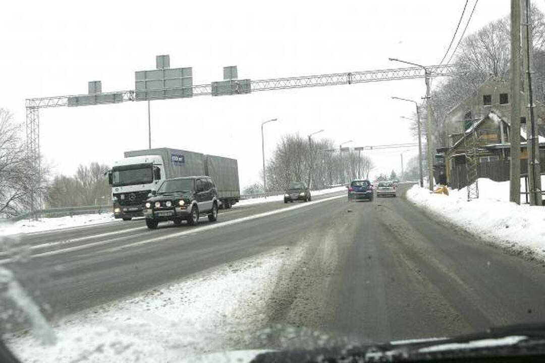 Eismo sąlygos Kaune sudėtingos, Šančiuose - mikroautobusų avarija (papildyta)