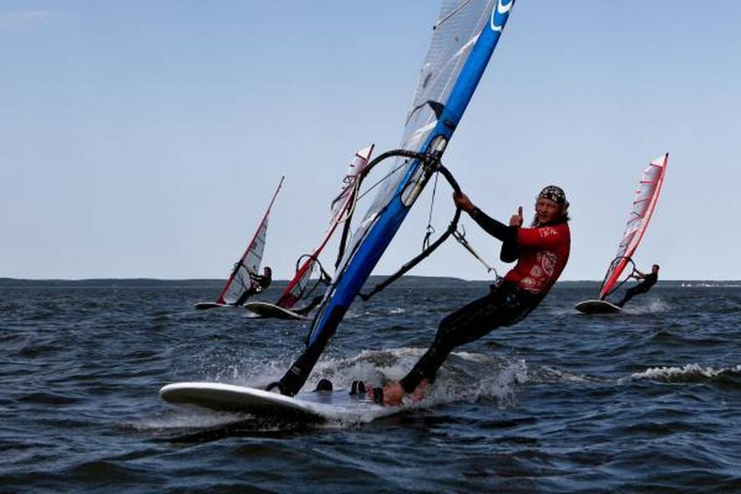 Pamaryje prasidėjo „Baltic Cup“ serijos burlenčių varžybos
