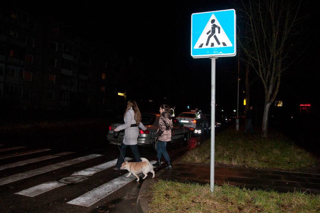 Grigiškėse neblaivus vairuotojas partrenkė moterį