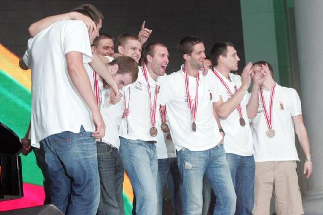 Lietuva pasitiko bronzą iškovojusią krepšinio rinktinę (papildyta)