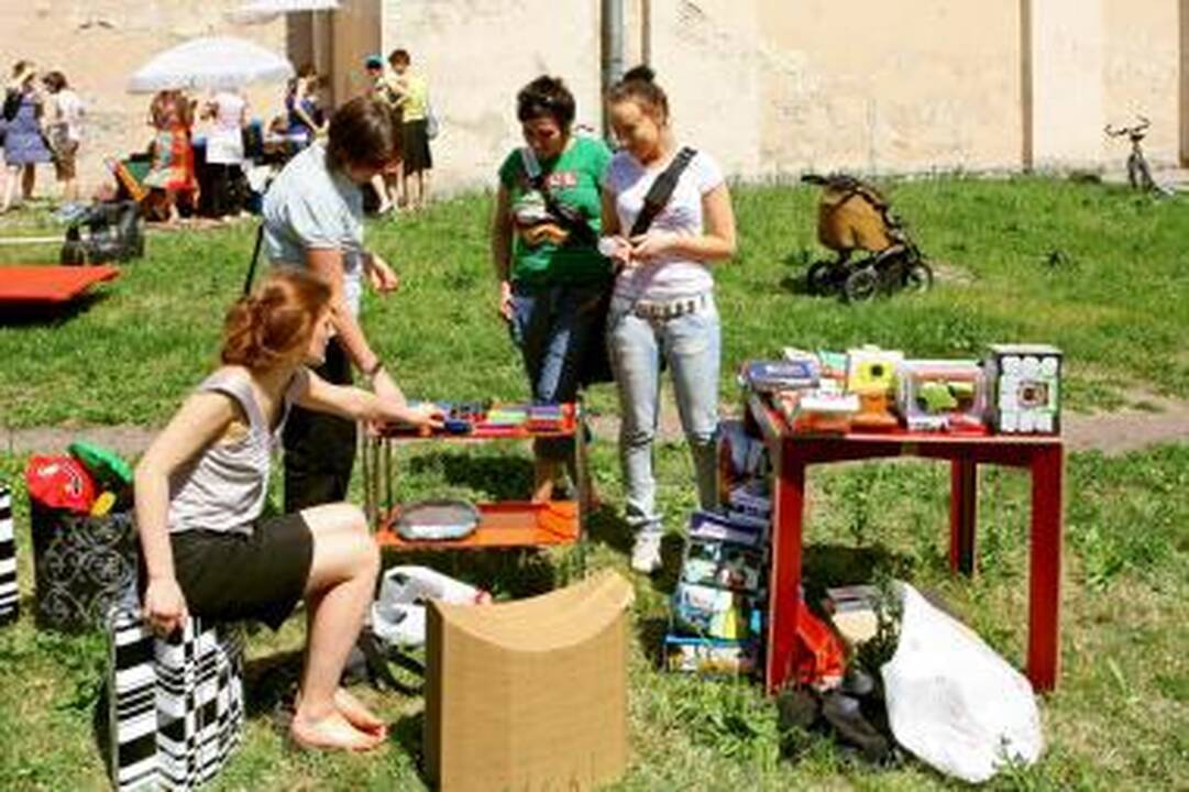 Blusų turgelyje galite parduoti nereikalingus daiktus