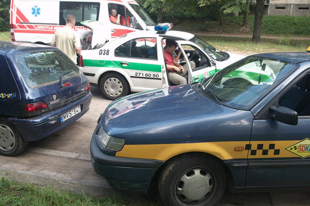 Sąmonę praradęs taksistas Vilniuje sukėlė avariją
