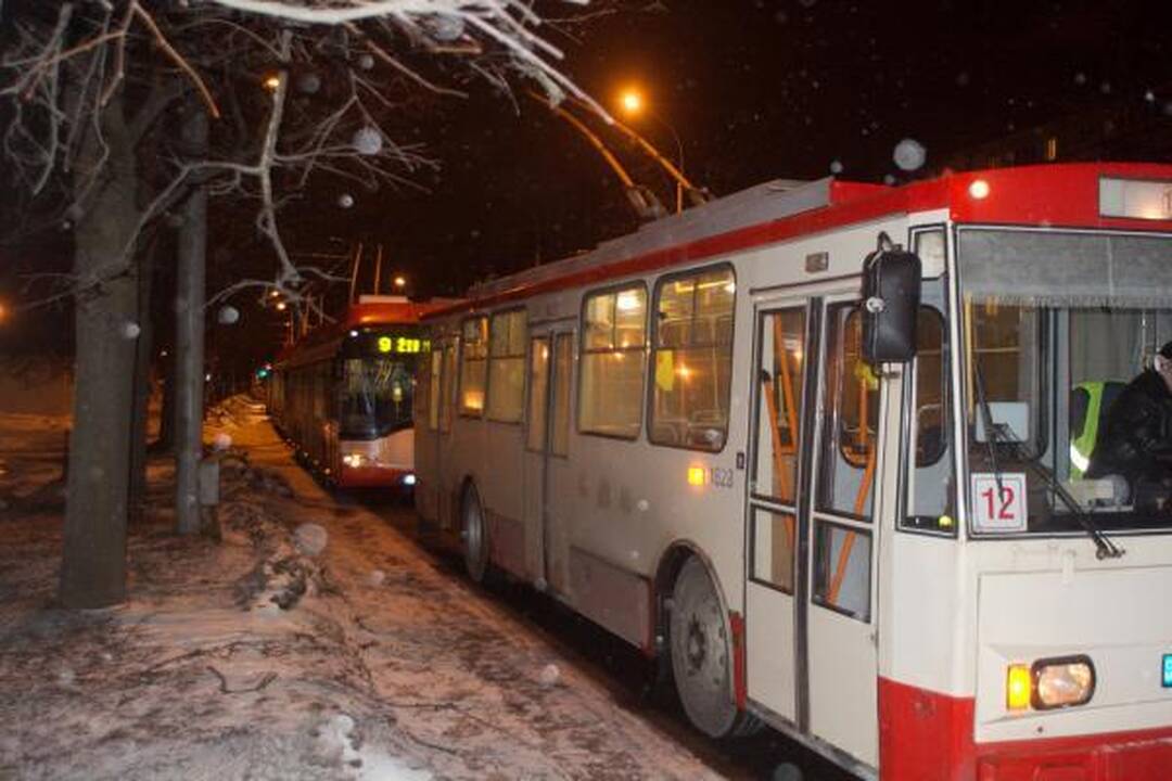 Keliai slidūs: vairuotojai, būkite atsargūs!