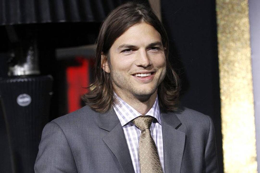 Ashtonas Kutcheris po skyrybų su Demi Moore keičia įvaizdį
