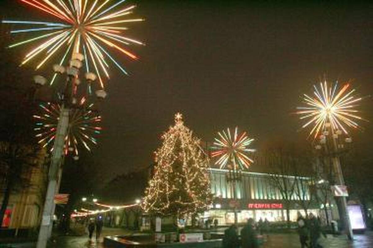 Miestas prieš Kalėdas nušvis tūkstančiais lempučių