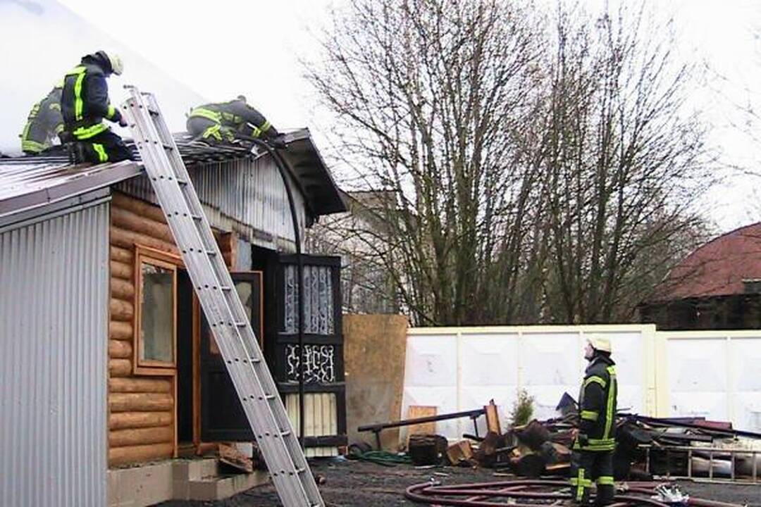 Vilniaus oro uosto pašonėje sudegė viešbučio pirtis