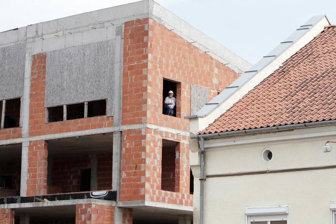 Pinigų individualių namų renovavimui yra, tik norinčių - nė vieno