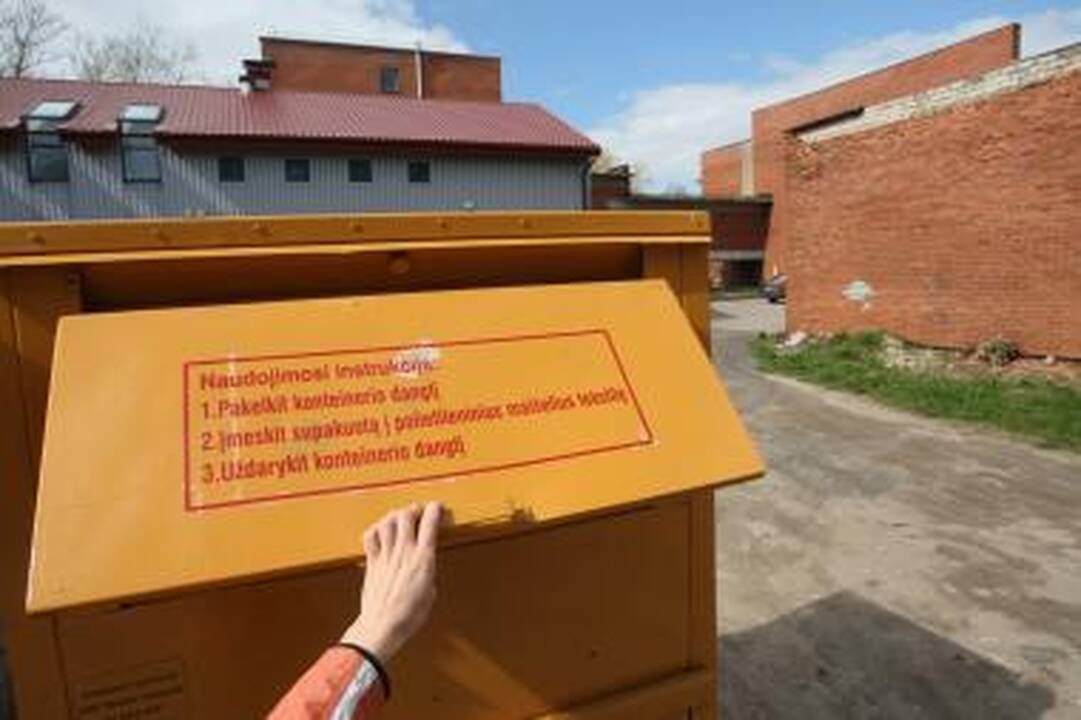Neringoje - konteineriai rūbams