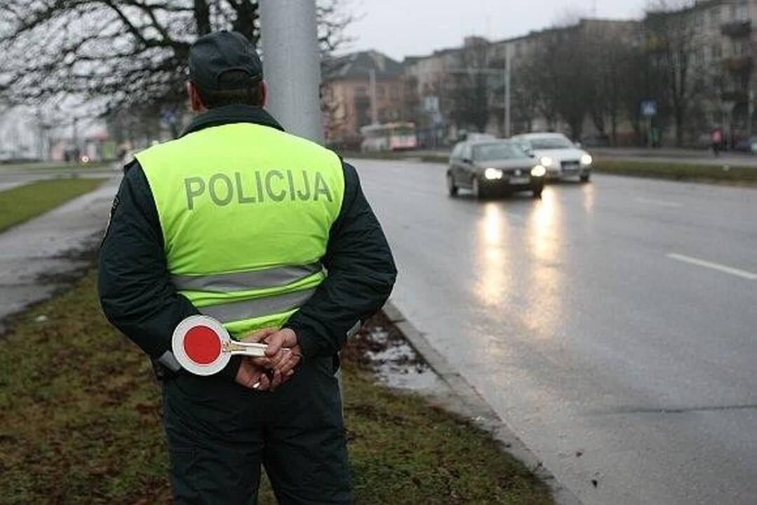 Policijos reidas: bus tikrinami krovininiai automobiliai ir autobusai