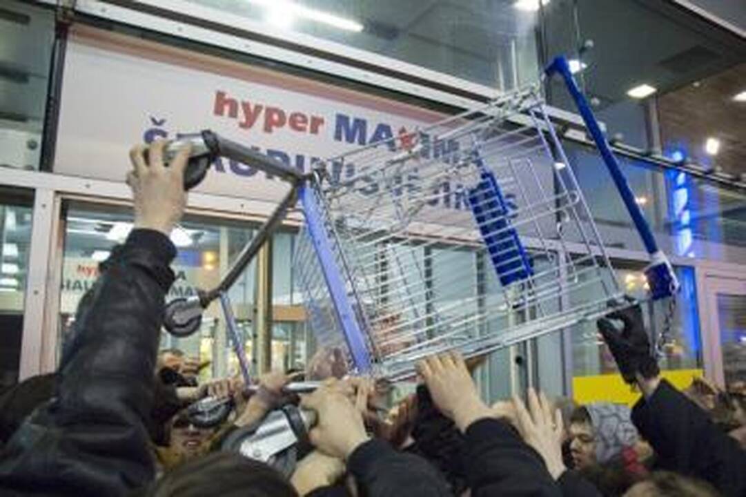"Maxima" atpigino tūkstantį būtiniausių maisto produktų