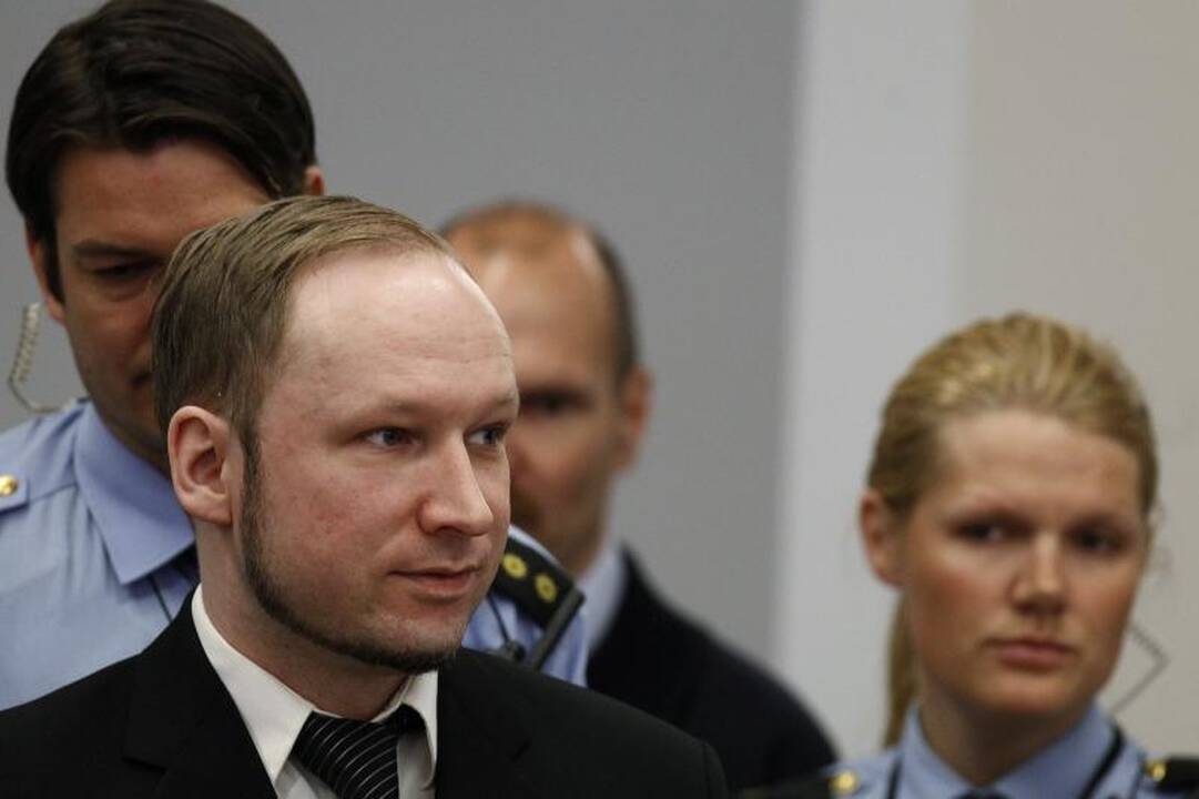 A.B.Breivikas pareiškė norėjęs nukirsti galvą buvusiai premjerei