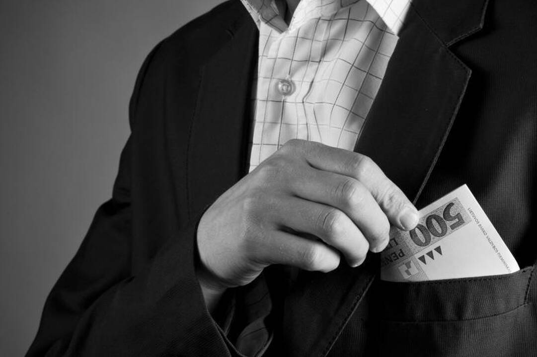 Statybų bendrovės vadovas „įbetonavo“ beveik 0,5 mln. litų