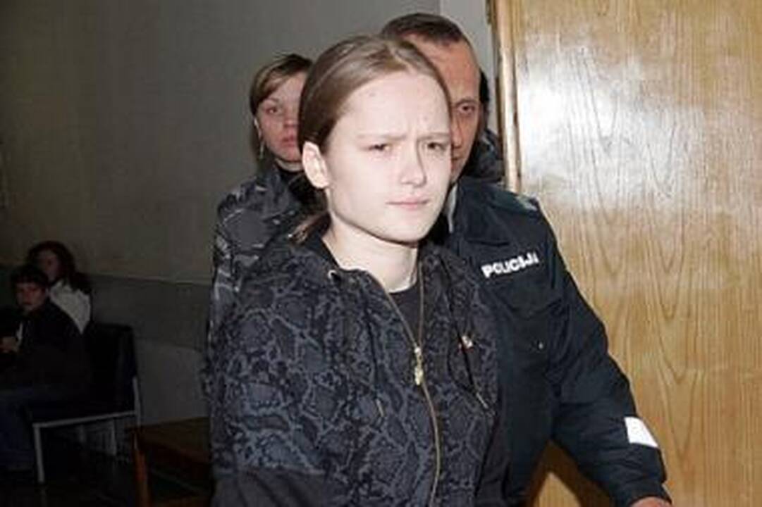 Mokyklos padegėja stojo prieš teismą