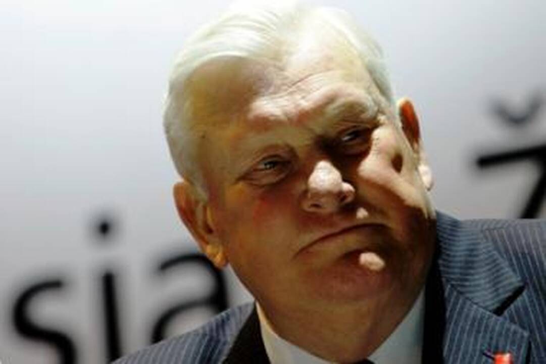 A.Brazausko būklė nėra kritinė, bet jis vis dar reanimacijoje
