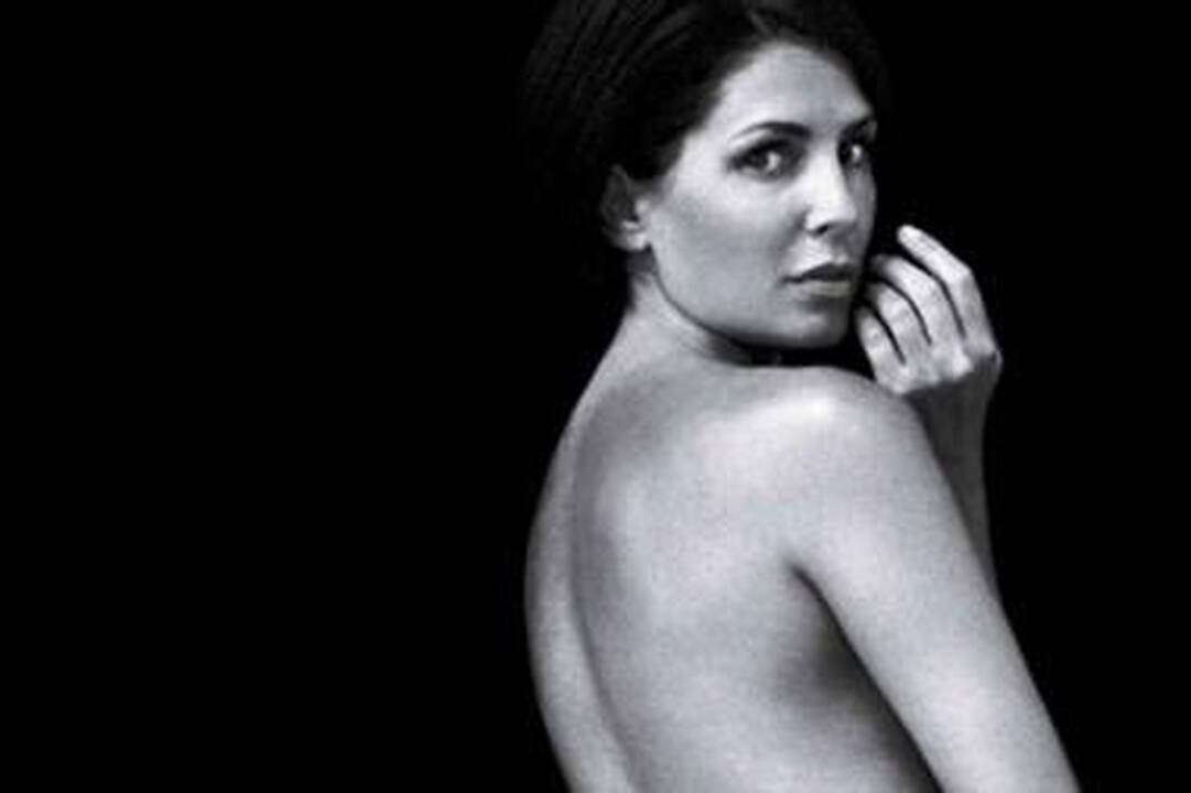 Sadie Frost pozavo apsinuoginusi britų žurnalui 
