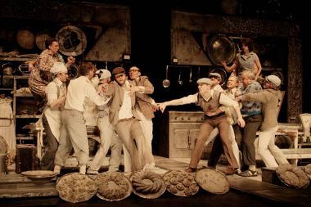Ant vienos scenos - nuo pionierių „Camouflage” iki Maskvos romų teatro 