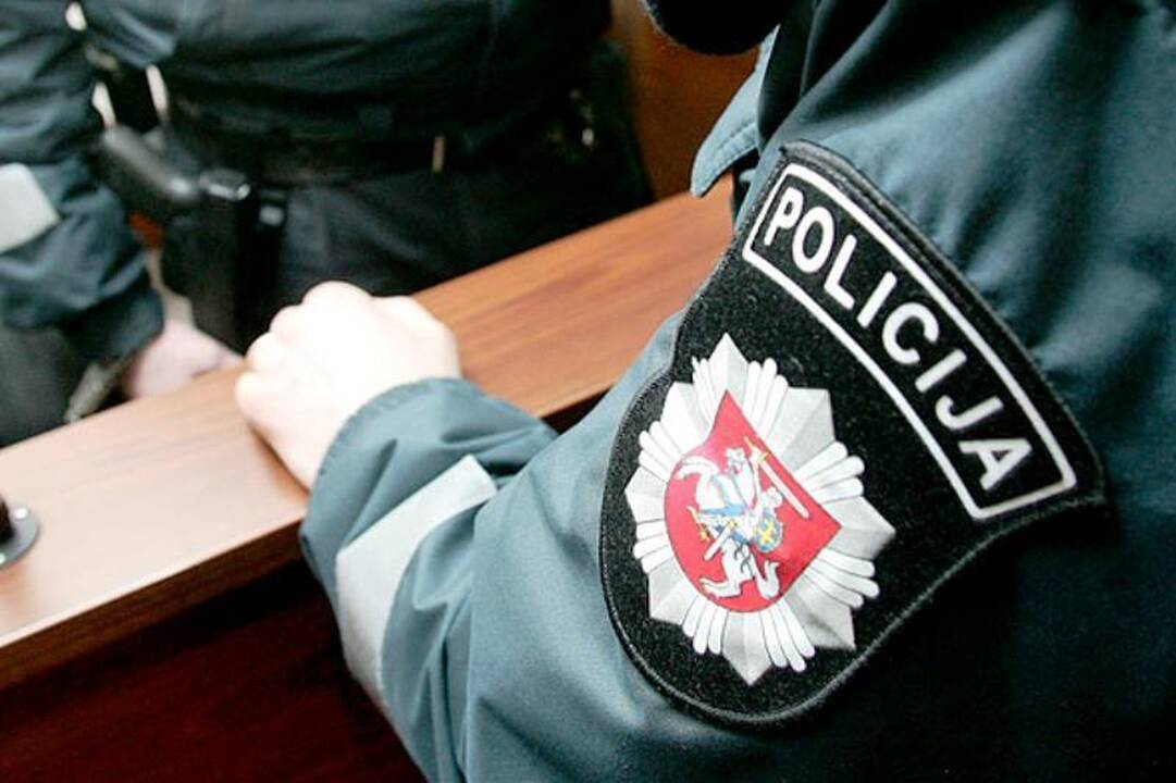 Siūloma dvigubinti baudas už pasipriešinimą pareigūnams