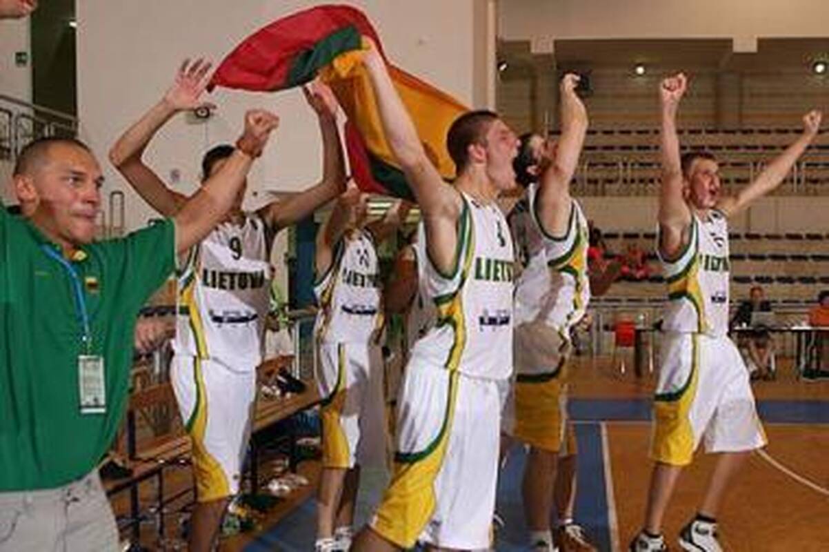 Šešiolikmečiai nušlavė varžovus