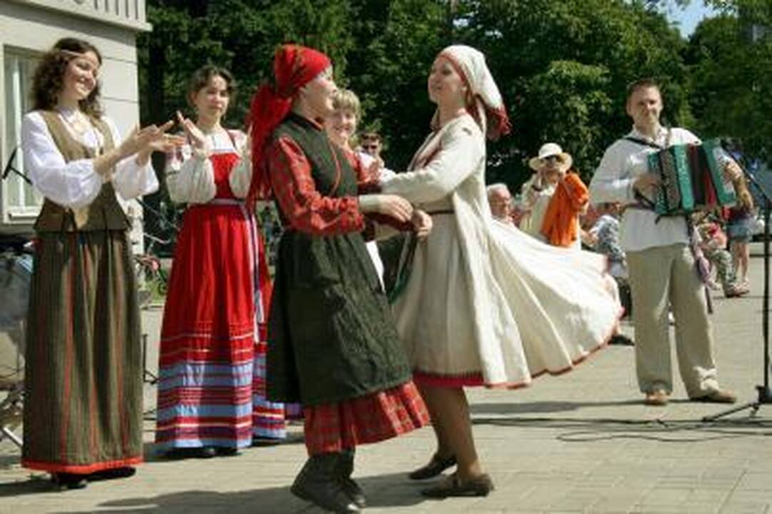 Folkloras keliauja per Lietuvą 
