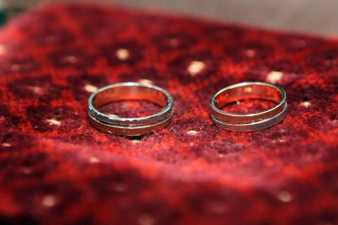 Honkongo magnatas užtvindytas pasiūlymais vesti jo homoseksualią dukrą