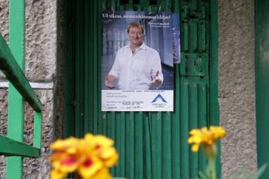 Darbo partijos plakatas - netinkamoje vietoje