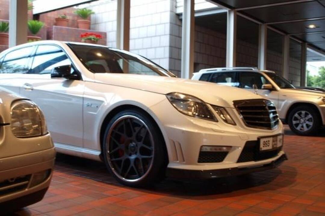Akims paganyti: kokiais superautomobiliais puikuojasi arabai?