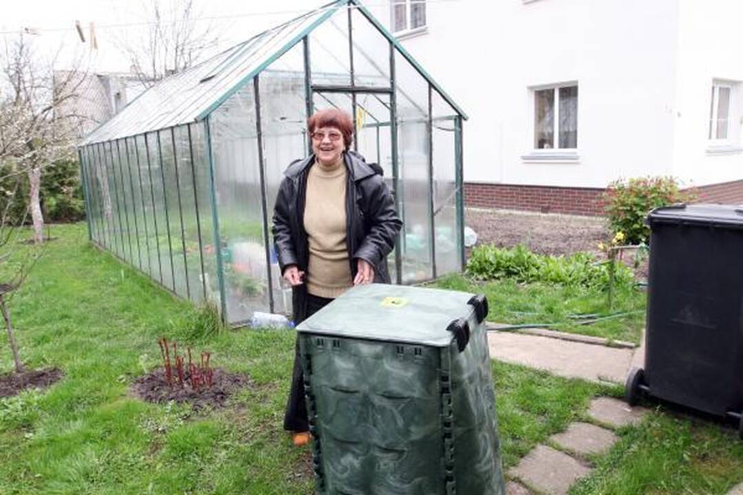 Klaipėdiečiams dalinami kompostavimo konteineriai