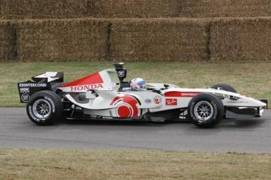 „Honda" paneigė gandus apie pardavimą