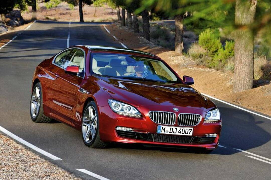 Brangiausių automobilių kainos – kaip butų sostinės Senamiestyje