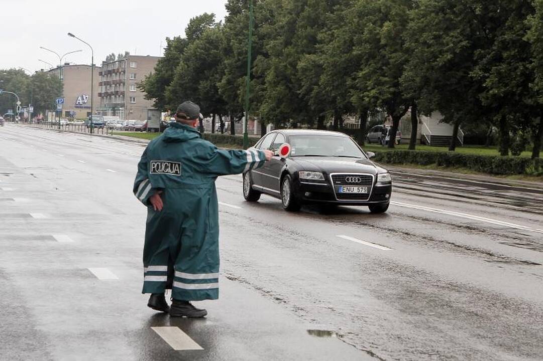 Savaitgalį keliuose bus tikrinamas vairuotojų blaivumas
