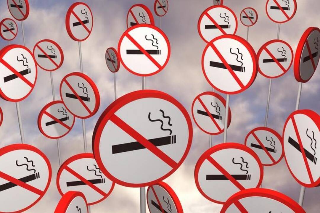 Draus nepilnamečiams rūkyti viešose vietose