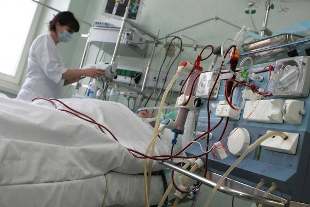 Medikai toliau kovoja dėl į tvenkinį įlūžusio vaiko gyvybės