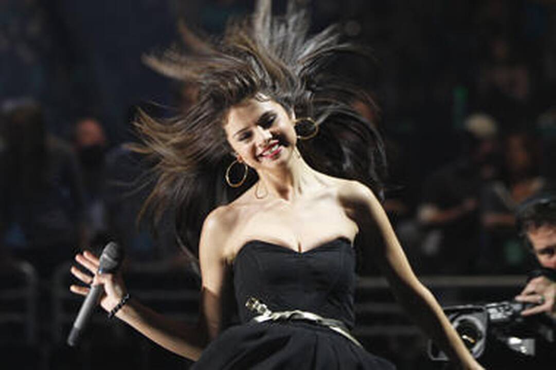 S.Gomez užrūstino J.Bieberio gerbėjas – dainininkė sulaukė grasinimų