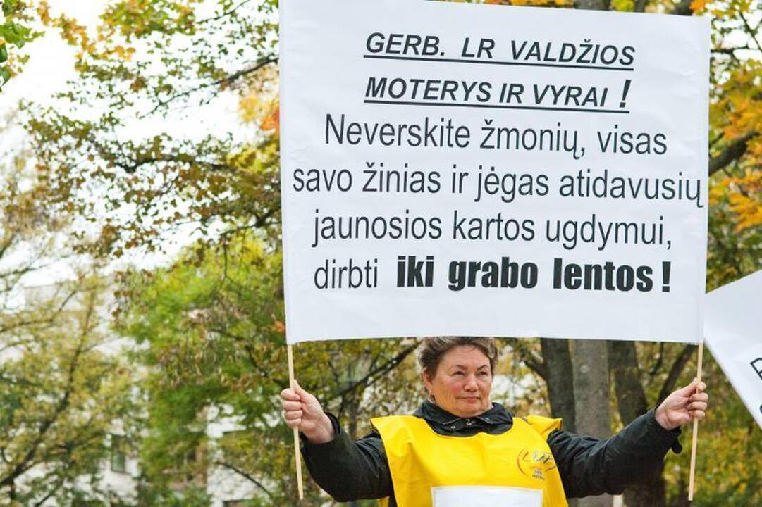 Mokytojai pradeda rinkti parašus dėl įspėjamojo streiko