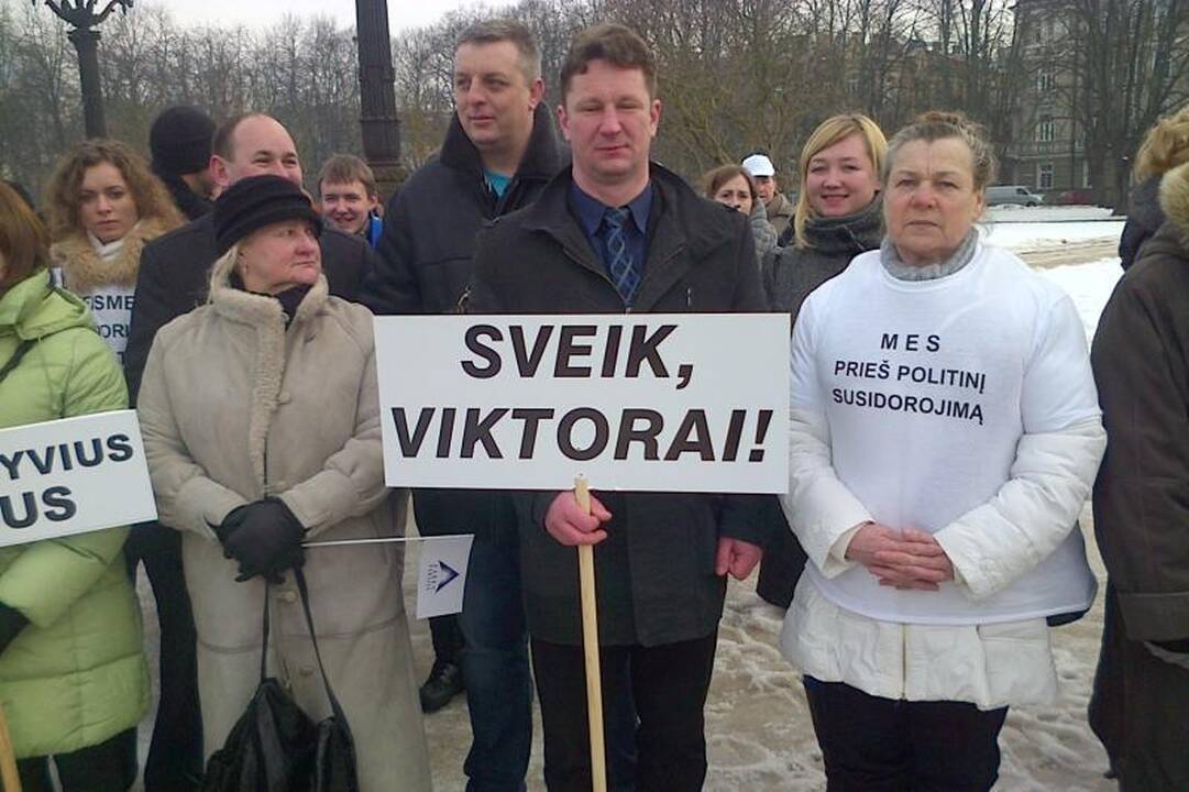 Prie Vilniaus teismo – Darbo partijos rėmėjų protestas (papildyta)