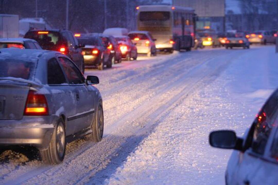 Vidurdienį miesto centre susidūrė du lengvieji automobiliai (papildyta)