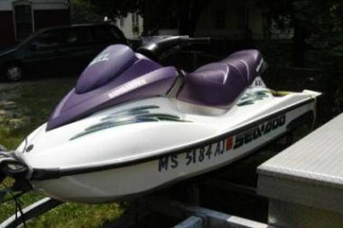 Pavogė ir priekabą, ir vandens motociklą