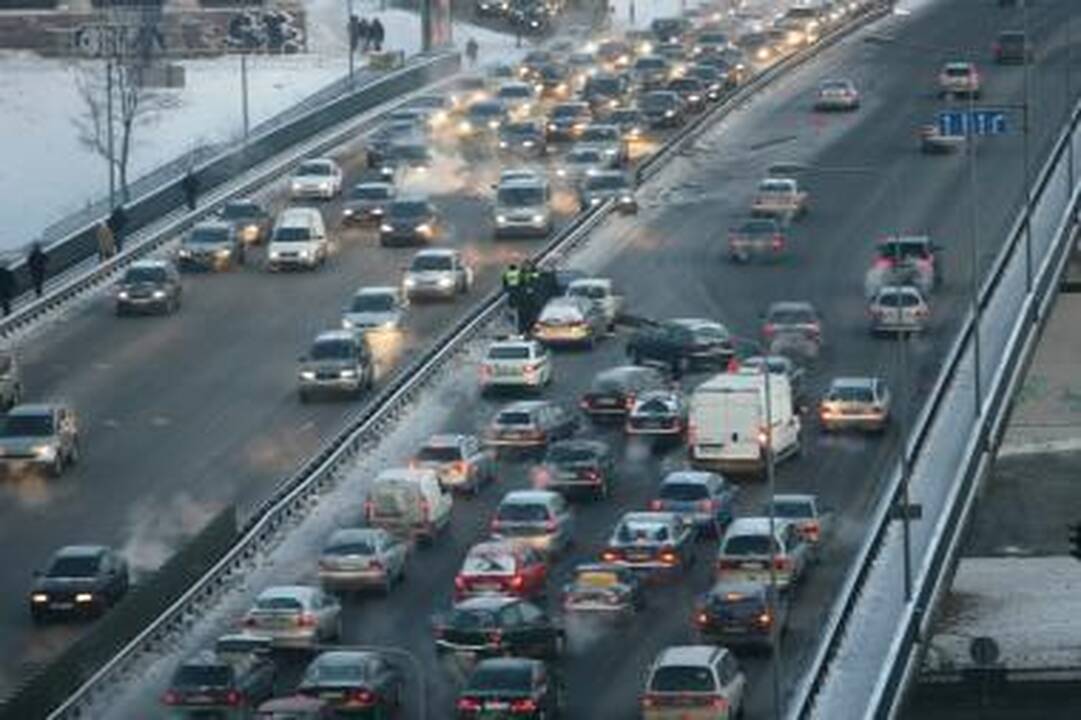 Geležinio Vilko gatvėje susidūrė keliolika automobilių
